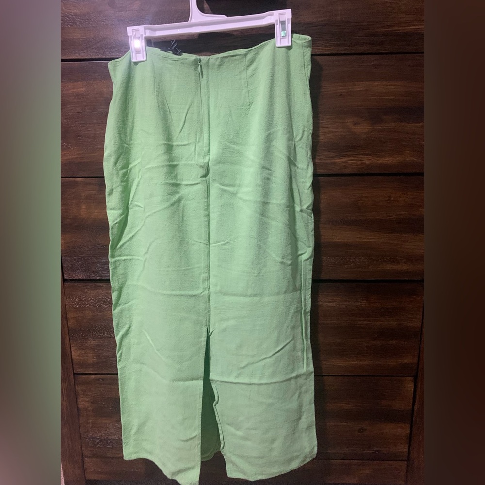 Forever 21 Green Two-Piece Cutout Skirt Set with White Trim - Picture 3 of 7
